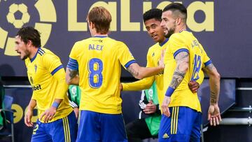 Negredo, felicitado por sus compañeros.