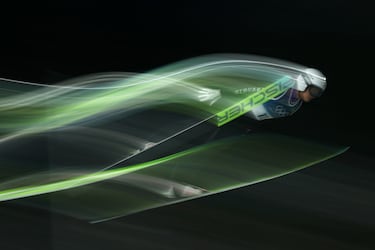 Kira Maria Kapustikova, del equipo eslovaco, compite durante la primera ronda individual femenina de montaña grande.