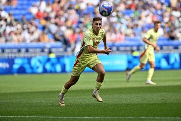 Spain's midfielder #11 Fermin Lopez eyes the ball as he scores his team's first goal in the men's quarter-final football match between Japan and Spain during the Paris 2024 Olympic Games at the Lyon Stadium in Lyon on August 2, 2024. (Photo by Arnaud FINISTRE / AFP)