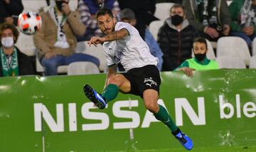 Tiene 36 años y aún continúa intentando regates, pegado a la banda, en Santander. Tras pasar por Betis y Osasuna, hace dos temporadas ascendió al Racing a Segunda y ahora ha regresado a Segunda B tras descender de nuevo.