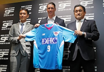 El 10 de julio de 2018, el Sagan Tosu de la J1 League japonesa hizo oficial el fichaje de Torres.