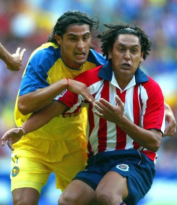 "Chuy" Mendoza llegó al América en el 2000 después de estar un par de temporadas con Chivas de Guadalajara. El extremo mexicano ganó con los azulcremas el título del Verano 2002. 