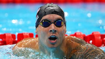 El nadador estadounidense Caeleb Dressel, llamado a ser el nuevo Michael Phelps de la nataci&oacute;n, no dio paso a sorpresas y con r&eacute;cord ol&iacute;mpico se llev&oacute; la medalla de oro.