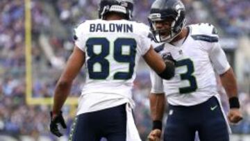 Doug Baldwin y Russell Wilson.