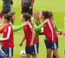 El emotivo encuentro de las jugadoras de la Selección con las embajadoras de Iberdrola