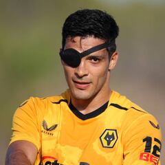 Raúl Jiménez anota, pero salió lesionado en pretemporada de Wolves