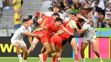 Spain's Juan Ramos passes the ball during the pool B HSBC World Rugby Sevens Series men's rugby match between Spain and Argentina at the DHL stadium in Cape Town on December 6, 2025. (Photo by Rodger Bosch / AFP)