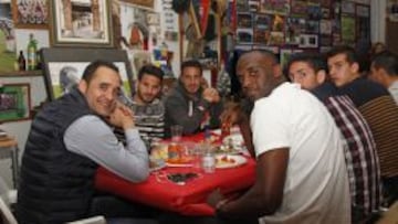 CONJURA POR EUROPA. La plantilla, a excepción de los internacionales ausentes por estar convocados con sus selecciones, se reunió ayer en El Raconet del Ciutat de València para disfrutar de un almuerzo tras el entrenamiento. Así aprovecharon para coger fuerzas no solo para dar el golpe en el Bernabéu el domingo sino para llegar a pelear por Europa.