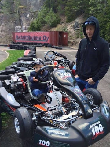 Kimi Raikkonene con cu hijo Robin.