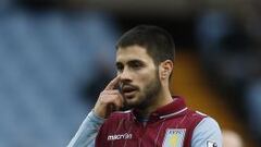 Carles Gil debuta como titular en el Aston Villa con un golazo