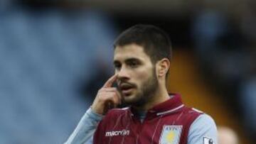 Carles Gil debuta como titular en el Aston Villa con un golazo