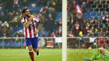 Raúl García explica a la grada con qué le marcó su gol al Granada.