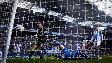 Loren marca a la Real Sociedad en Anoeta jugando con el Real Betis. 