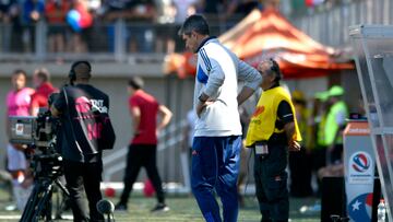 El entrenador de Universidad de Chile, Mauricio Pellegrino, es fotografiado durante el partido de Primera División contra Deportes Copiapó disputado en el estadio Luis Valenzuela Hermosilla.