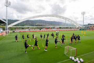 La Albiceleste, en el campo en el que juegan el Femenino, Amorebieta y Bilbao Athletic