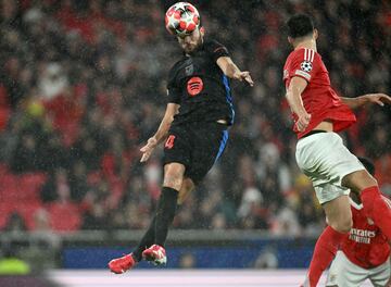 4-4. Centro medido de Pedri desde la izquierda que remata de cabeza Eric Garca, superando al guardameta del Benfica, Anatolii Trubin.