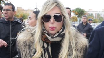 Malena Gracia a su llegada a la capilla ardiente del humorista Paco Arévalo, en el tanatorio Servisa, a 4 de enero de 2024, en Valencia, Comunidad Valenciana (España). El humorista Paco Arévalo falleció ayer por la noche, 3 de enero, a los 76 años de edad en su domicilio de Valencia. Fue encontrado por su hijo y aún se desconocen las causas de la muerte. Arévalo inició su carrera como humorista y actor cómico y le llevó a participar en varias películas, series y obras de teatro. Su mayor popularidad fue cuando apareció en el concurso televisivo, ‘Un, dos, tres, responda otra vez’. En sus inicios, trabajó en el show del ‘Bombero torero’ y en los últimos años, participó como colaborador de varios programas de televisión. El entierro se celebra mañana, 5 de enero en el Cementerio Parque de la Paz de Valencia.
FAMILIARES;ENTIERRO;MUERTE;FAMOSOS;FAMILIA
José Ramón Hernando / Europa Press
04/01/2024