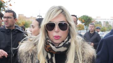 Malena Gracia a su llegada a la capilla ardiente del humorista Paco Arévalo, en el tanatorio Servisa, a 4 de enero de 2024, en Valencia, Comunidad Valenciana (España). El humorista Paco Arévalo falleció ayer por la noche, 3 de enero, a los 76 años de edad en su domicilio de Valencia. Fue encontrado por su hijo y aún se desconocen las causas de la muerte. Arévalo inició su carrera como humorista y actor cómico y le llevó a participar en varias películas, series y obras de teatro. Su mayor popularidad fue cuando apareció en el concurso televisivo, ‘Un, dos, tres, responda otra vez’. En sus inicios, trabajó en el show del ‘Bombero torero’ y en los últimos años, participó como colaborador de varios programas de televisión. El entierro se celebra mañana, 5 de enero en el Cementerio Parque de la Paz de Valencia.
FAMILIARES;ENTIERRO;MUERTE;FAMOSOS;FAMILIA
José Ramón Hernando / Europa Press
04/01/2024