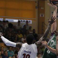 El Unicaja resiste tres cuartos ante el Olympiacos