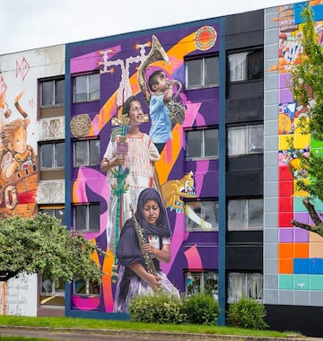 El mural es un homenaje a la cultura musical de Oaxaca, Mxico. Est basado en las fotografas de Iris Cruz Lpez, Rafael Hernndez e Izven Salmern. La obra creada en mayo de 2024 est situada en el nmero 1 de Les Bruyres de Bguin, en Lurcy-Lvis, Francia. 