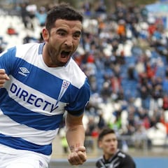 La UC golea y da vuelta dura llave frente a Santiago Morning