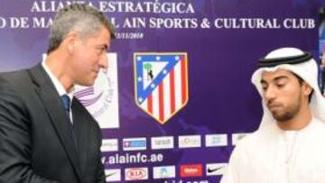 <b>SELLADO. </b>Miguel Ángel Gil Marín, con el Al Ain de Emiratos.