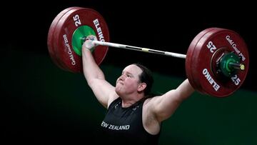 (FILES) In this file photo taken on April 9, 2018, New Zealand's Laurel Hubbard competes during the women's +90kg weightlifting final at the 2018 Gold Coast Commonwealth Games in Gold Coast. - Transgender weightlifter Laurel Hubbard makes her Ol