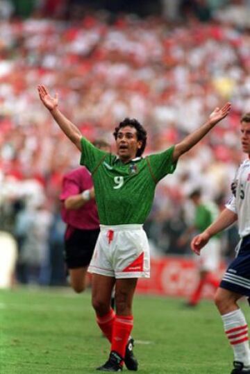 El delantero mexicano perdió en la final ante Argentina en su única participación, la Copa América de Ecuador de 1993.