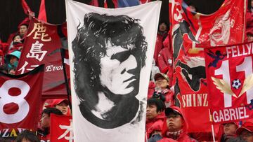 La imagen del "Galinho" Zico en la hinchada del Kashima.