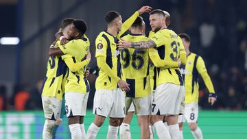 ISTANBUL (Turkey), 13/02/2025.- Players of Fenerbahce celebrate after the UEFA Europa League knockout phase play-offs, 1st leg match between Fenerbahce SK and RSC Anderlecht, in Istanbul, Turkey, 13 February 2025. (Turquía, Estanbul) EFE/EPA/ERDEM SAHIN