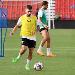 El Almería oficializa a Embarba, que ya se entrena como rojiblanco