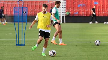 adrian Embarba,jugador de la UD Almería durante el entrenamiento de hoy