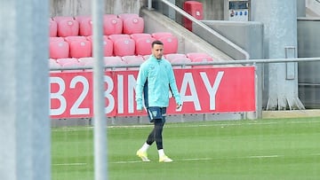 Valverde protege a Yuri y Berenguer en Lezama