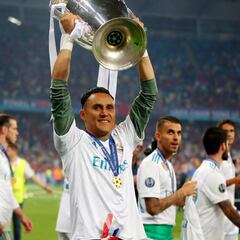 Keylor presume de palmarés en medio de la operación Courtois