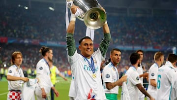 Keylor presume de palmar¨¦s en medio de la operaci¨®n Courtois