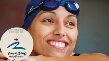 La legendaria nadadora paralímpica, ganadora de hasta 26 medallas, ha aportado uno de los objetos que más cariño y recuerdos le despiertan. La mascota de los Juegos Paralímpicos de Pekín 2008 será recordada por su primer récord mundial. Saldrá a la subasta por un valor inicial de 50€.