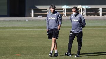 Pellegrini, junto a Alexis Trujillo. 