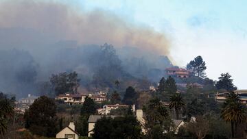 Smoke rises at the affluent Brentwood neighbourhood as powerful winds fueling devastating wildfires in the Los Angeles area force people to evacuate, at the Palisades Fire on the west side of Los Angeles, California, U.S. January 8, 2025. REUTERS/Mike Blake TPX IMAGES OF THE DAY