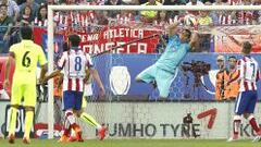 Claudio Bravo: "Queremos que sea el primero de tres títulos"