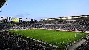 Who has appeared at MLS Cup Halftime Show in the past?