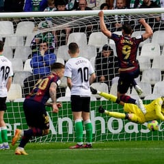Un gran gol de Joni Montiel y un penalti fallado por Pombo dieron el triunfo al Levante