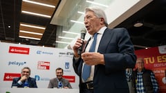 Cerezo, presidente del Atlético, en la presentación del Campus de Del Bosque.