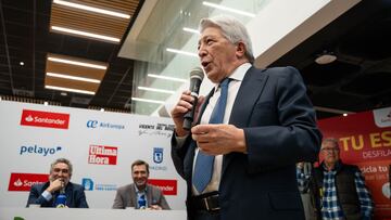 Cerezo, presidente del Atlético, en la presentación del Campus de Del Bosque.