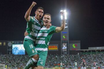 Desde su empate con Veracruz, Santos ha dejado algunas dudas, mismas que se disiparon en su triunfo sobre los rojinegros. La dupla ofensiva de Jonathan Rodríguez y Julio Furch luce imparable, mientras su nueva defensa es tan sólida como la que conformaban Néstor Araujo y Carlos Izquierdoz.