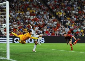Eurocopa 2012. Cuartos de final. Espa?a-Francia. La Selecci車n gan車 a los 'Bleus' 2-0, ambos goles de Xabi Alonso. El tolosarra anot車 el primer tanto en un remate de cabeza.