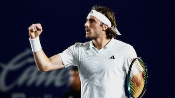 El tenista griego Stefanos Tsitsipas celebra su triunfo frente al estadounidense Aleksandar Kovacevic en el Torneo Mifel Tennis Open by Telcel Oppo Los Cabos.