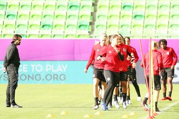 17/05/19  FUTBOL FEMENINO
PREVIA FINAL UEFA WOMENS CHAMPIONS LEAGUE 
ENTRENAMIENTO OLYMPIQUE DE LYON 
REYNALD PEDROS