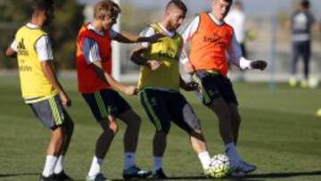 Sergio Ramos, con Kroos, Sergio Ramos y Odegaard en el medio del campo.