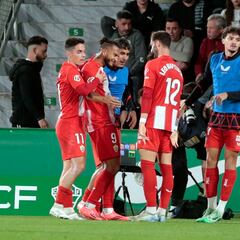 Lopy y Luis Suárez frenan la escalada del Elche