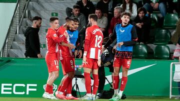 Lopy y Luis Suárez frenan la escalada del Elche